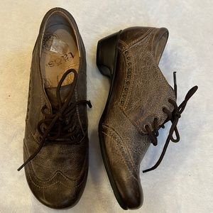 Taos Footwear | Chocolate Macarena Oxford jive wingtip
